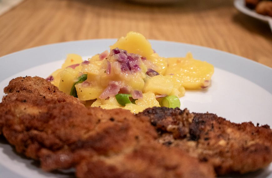 AdWidK Wilde Schnitzel mit lauwarmen Kartoffelsalat