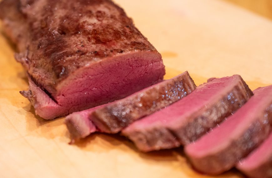 AdWidK – Rehrücken mit Parmesan-Polenta und Kräuterseitlingen